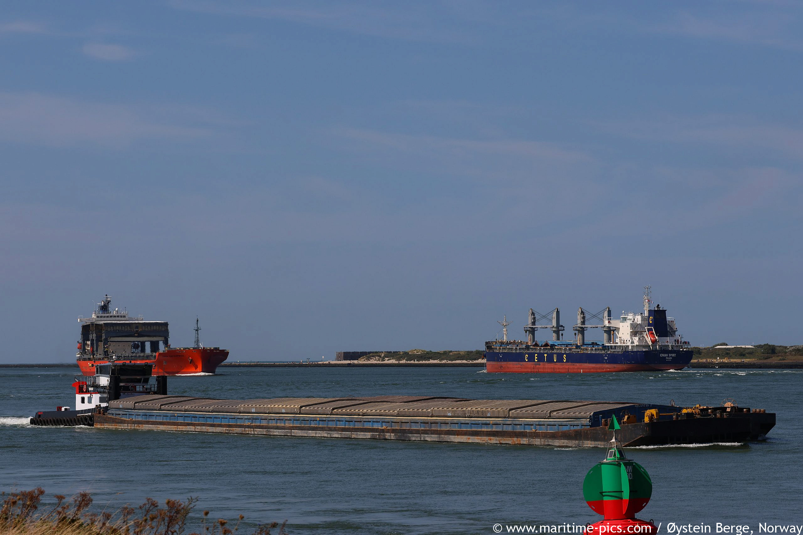 "WALVIS" PASSING HOOK OF HOLLAND, 27 AUGUST 2024, PUSHING BARGE