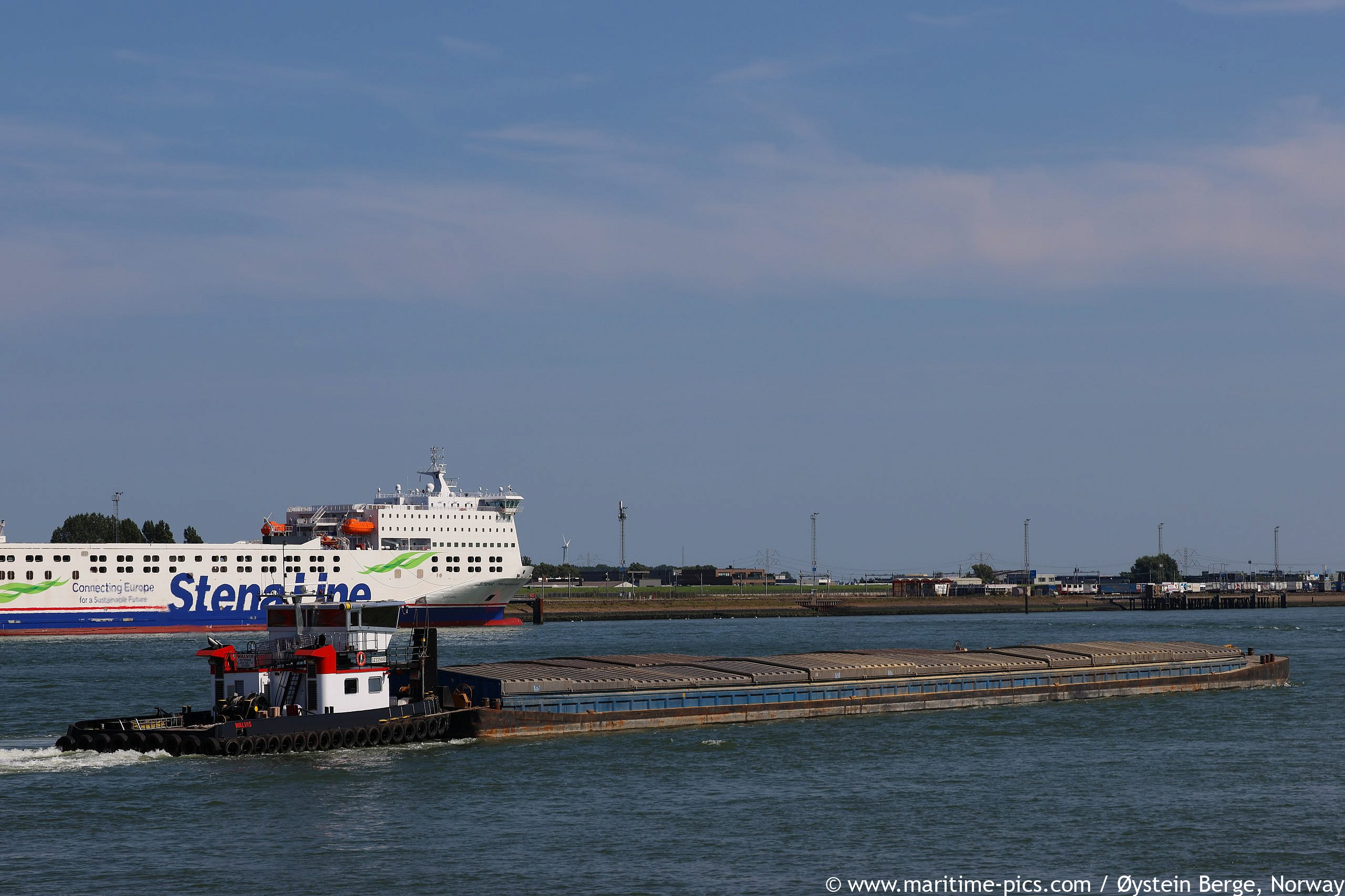 "WALVIS" PASSING HOOK OF HOLLAND, 27 AUGUST 2024, PUSHING BARGE